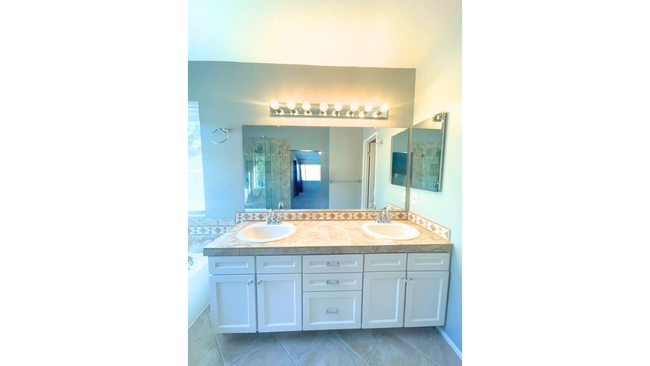 Building Photo - Temecula Pool Home - 4 Bed | 2.5 Bath