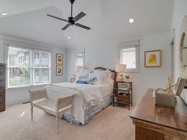 Building Photo - 619 Chesterfield Way