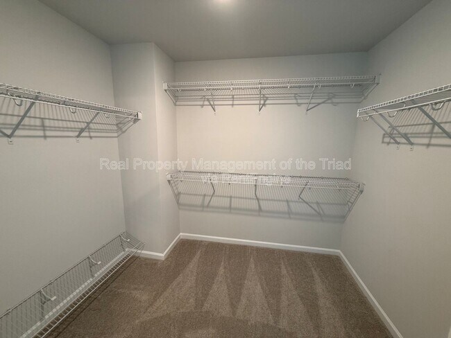 Building Photo - 111 Oakdale Frst Ln