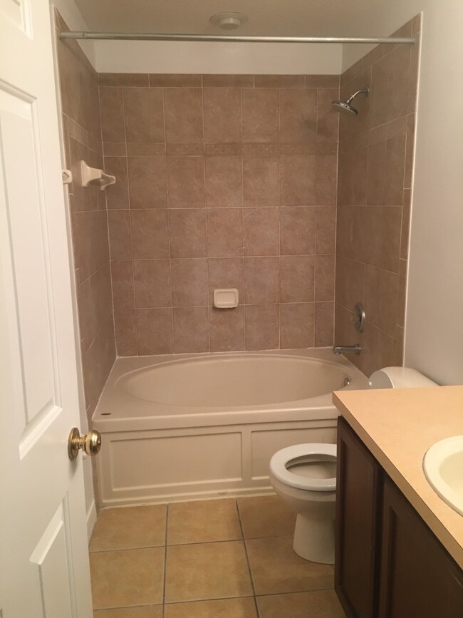 Master Bath - 5435 River Rock Rd