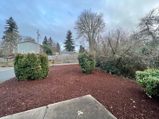 Building Photo - PENDING APPLICATION x2; Upper Eastside 2 B...