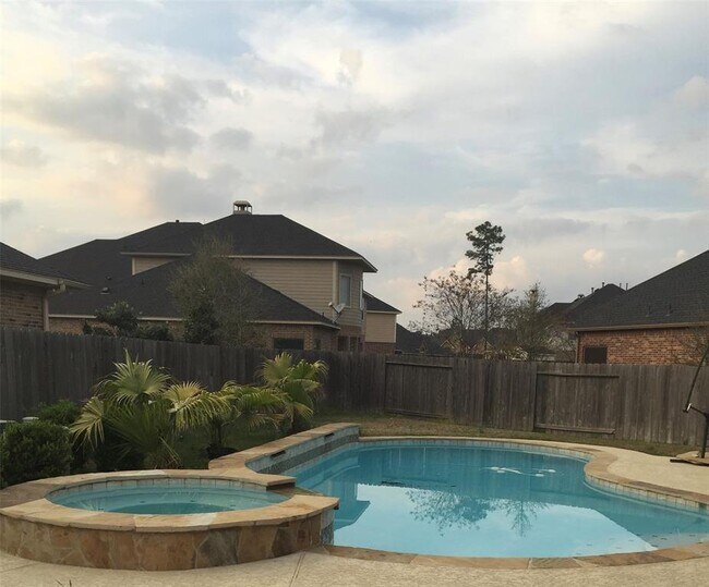 Building Photo - 16107 Finnigans Cir