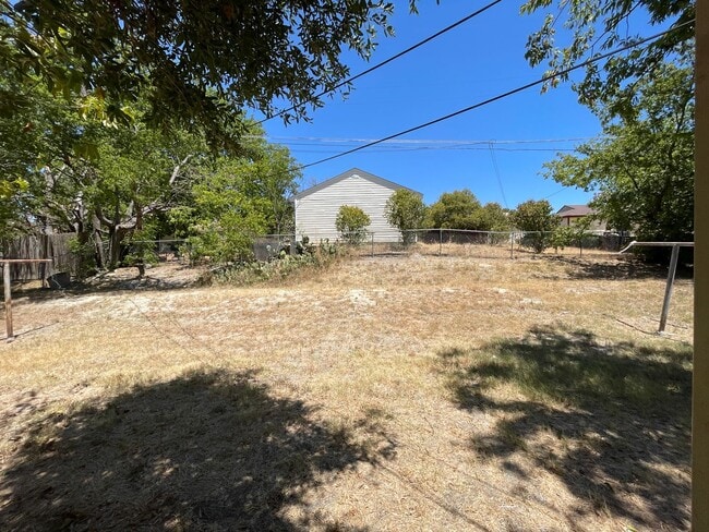 Building Photo - 807 W Dean Ave