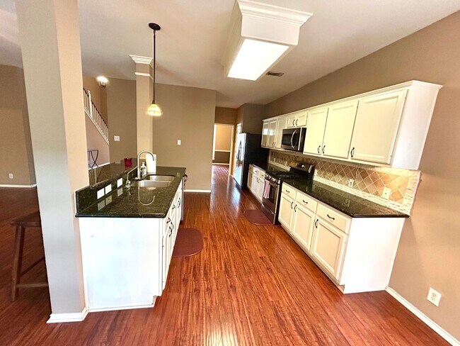 Building Photo - 8807 Brae Ridge Dr