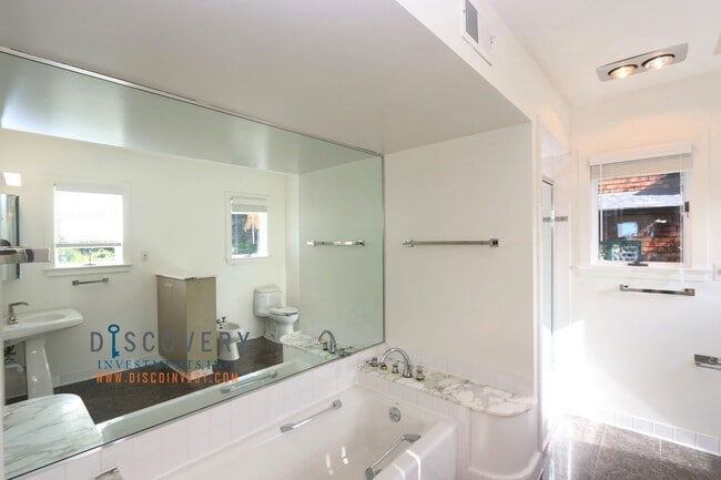 Building Photo - Traditional Six Bedroom Home with Exceptional SF Bay Views with In Law Unit