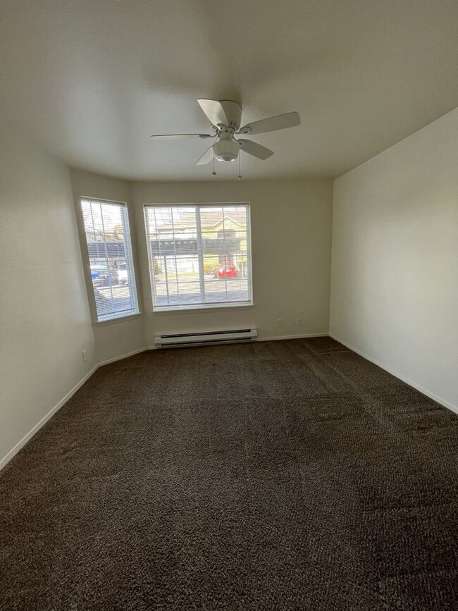 Building Photo - 1402 N Raymond St