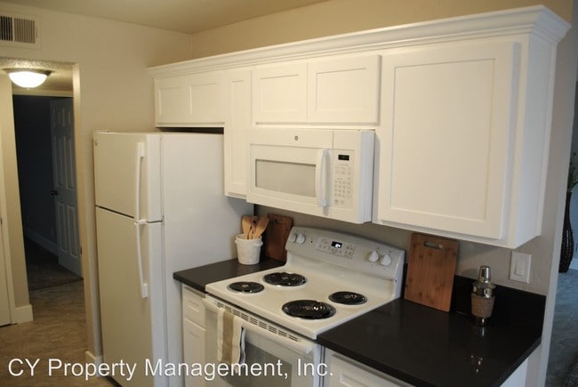 Building Photo - 2735 Mitchell Ave