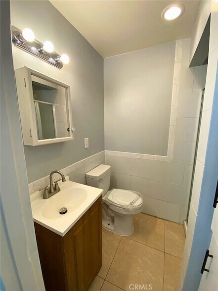 Building Photo - 811 Orchid Ct