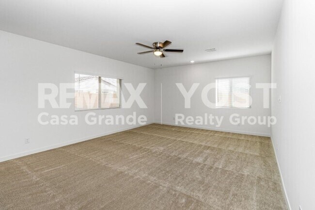 Building Photo - Big Space, Big Backyard, Big Move in special!