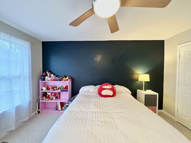 Building Photo - 5 Milestone Manor Ct