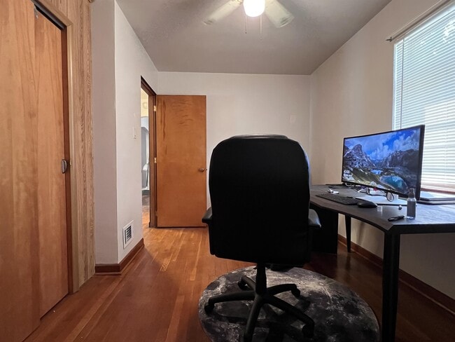 Building Photo - 1135 Sunset Dr