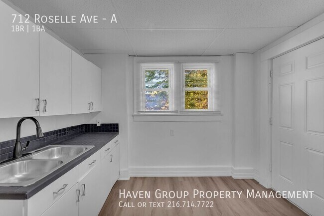 Building Photo - 712 Roselle Ave