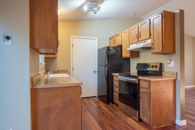 Building Photo - Charming 3-Bedroom Home with Stunning Pike...