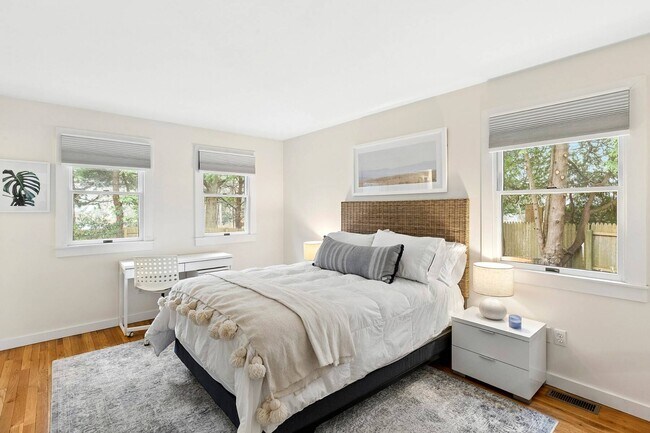 Building Photo - 23 Town Ln