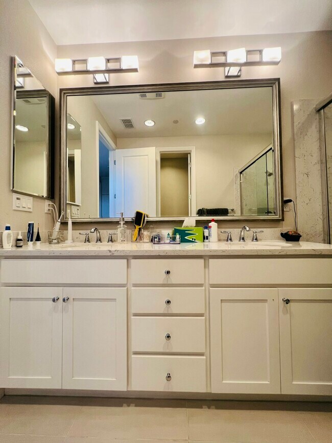 Building Photo - 1494 Arcangel Ter