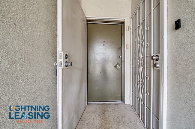 Building Photo - 3737 Inglewood-11D