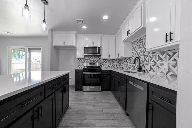 Building Photo - 1717 Breckenridge Dr