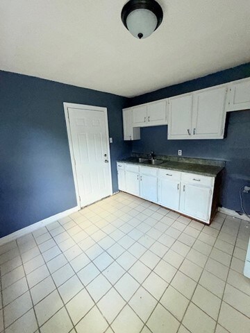 Building Photo - 4051 Chelsea Ave