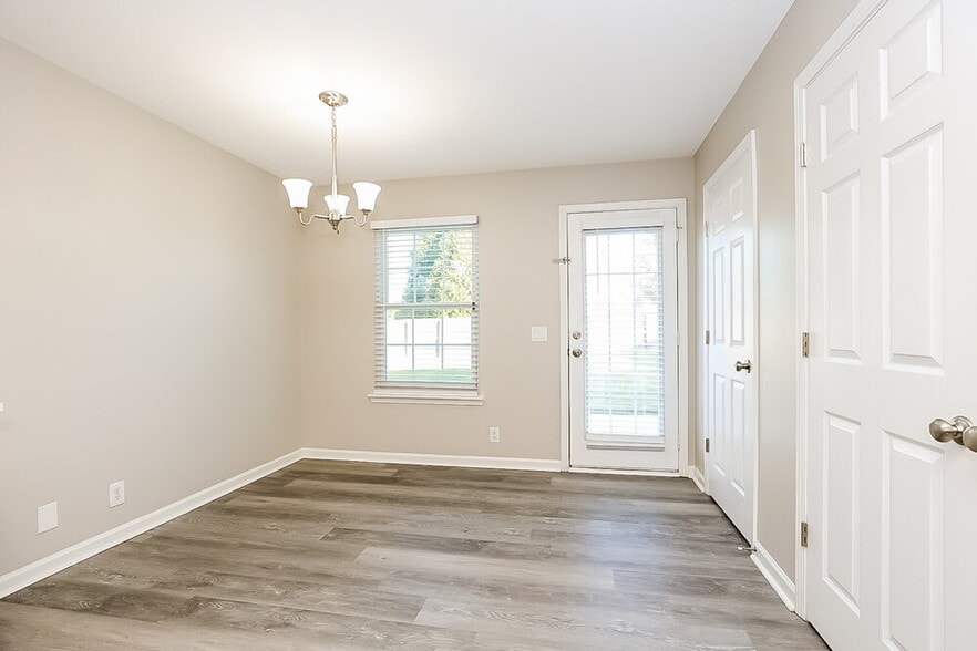 Building Photo - 7552 W Winchester Dr