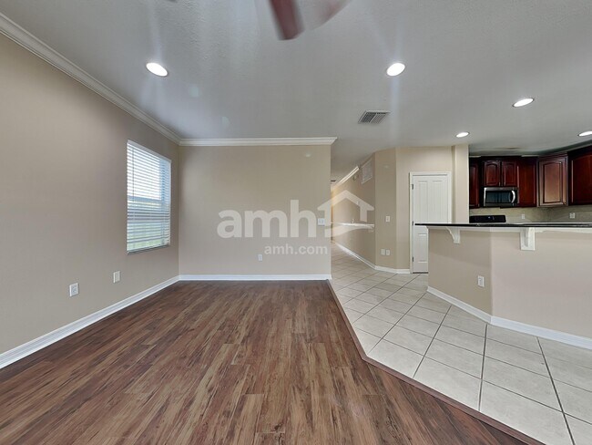 Building Photo - 31437 Heatherstone Dr