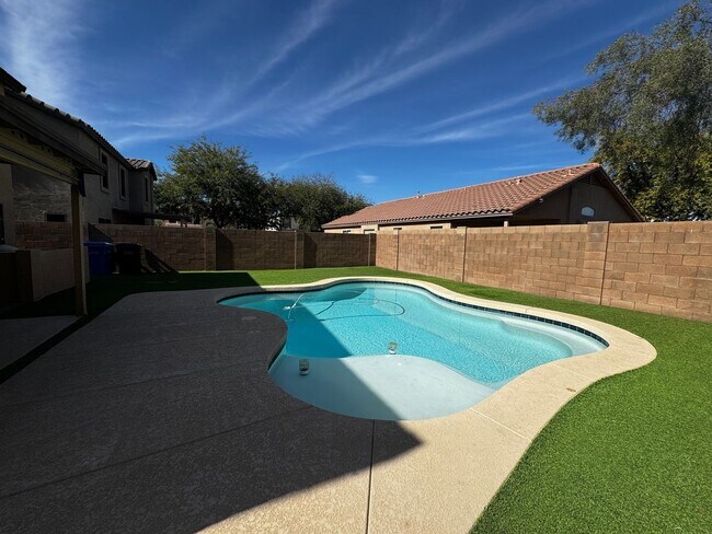 Building Photo - 4 BEDROOM WITH POOL IN DYNAMITE RANCH