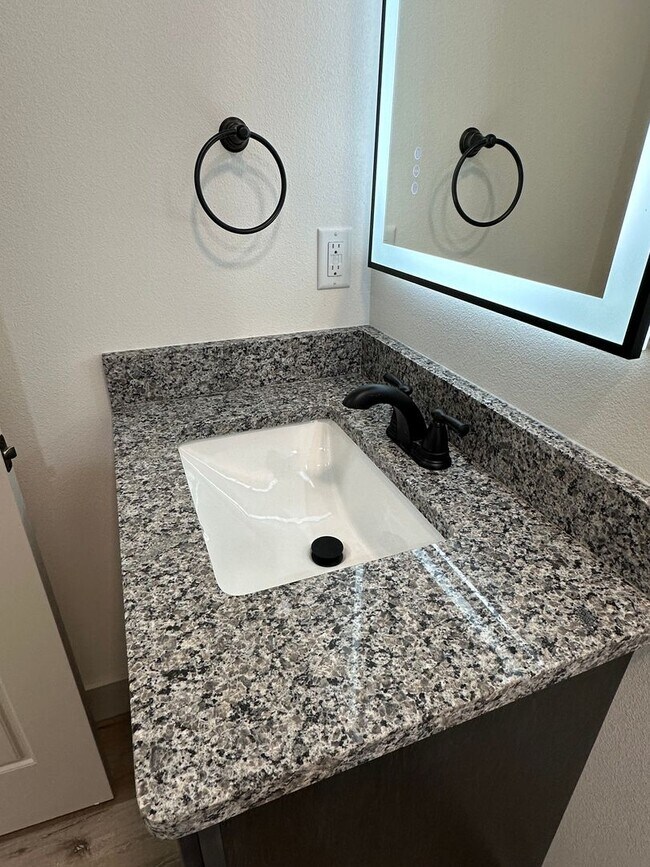 Building Photo - NEW CONSTRUCTION 5 Bed 3 Bath w/ Walk Out ...