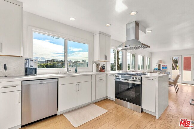 Building Photo - 29 Lighthouse St