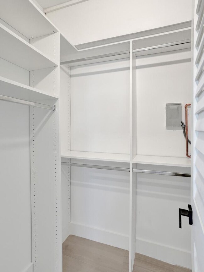 Building Photo - 840 SE 22nd Ave