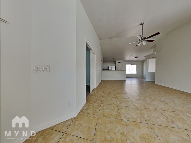 Building Photo - 3005 N 89th Dr