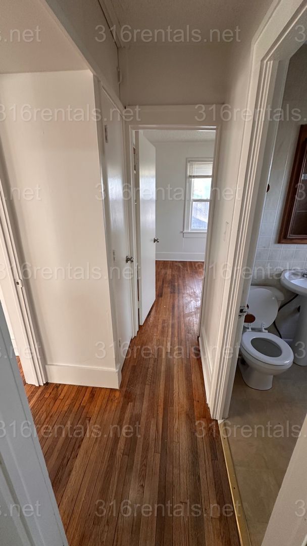 Building Photo - $1175 - 3 bed 1 bath - Single Family Home