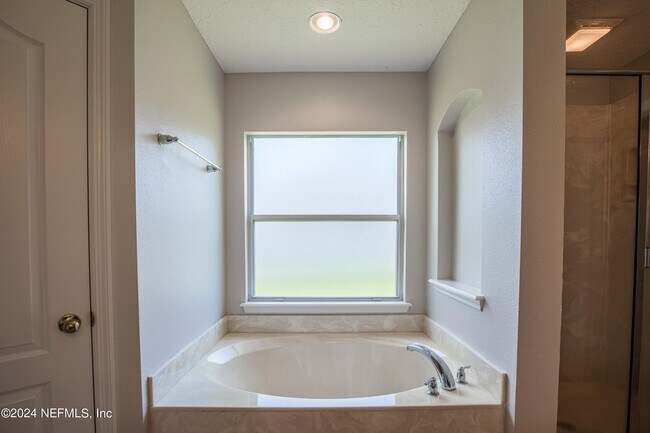 Building Photo - 6567 Chester Park Dr