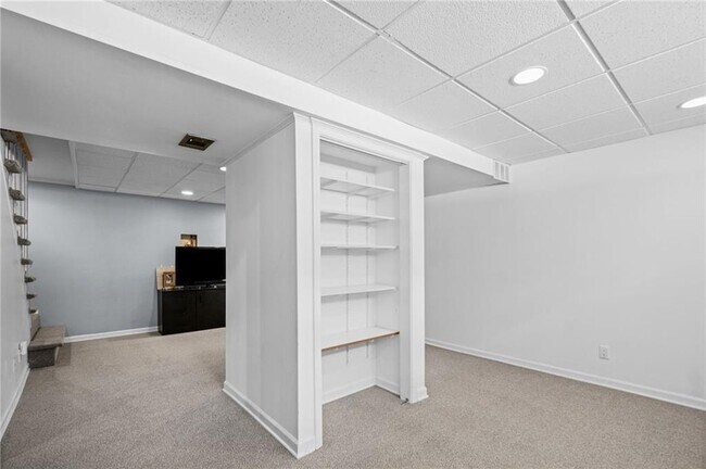 Building Photo - 5291 Manhasset Cove