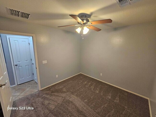 Building Photo - Well maintained 3 bedroom 2 bath charming home Free rent OAC