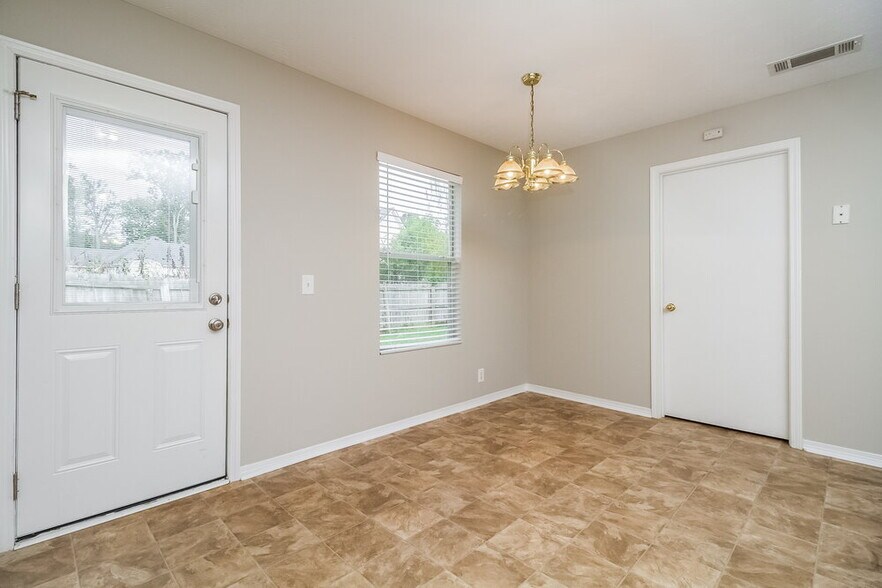 Building Photo - 805 Hammersmith Dr
