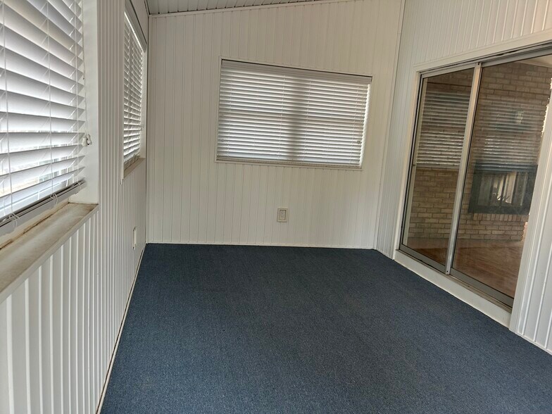 Building Photo - 207 Steven Dr