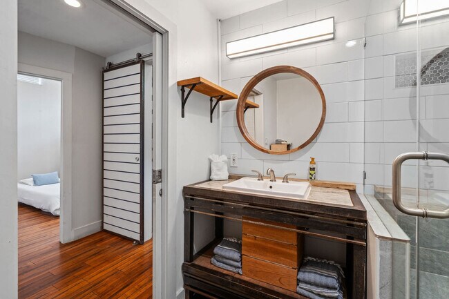 Building Photo - 9801 Mor Dr