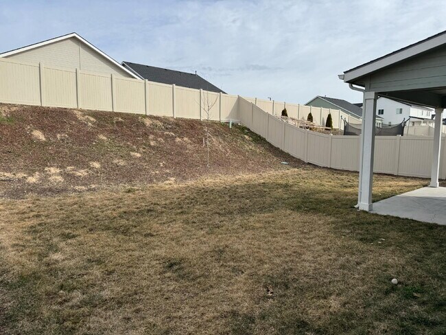 Building Photo - "Spacious 4-Bedroom Home on East Caldera Street with 2.5 Baths and 2,498 Sq Ft of Comfort in Meri...