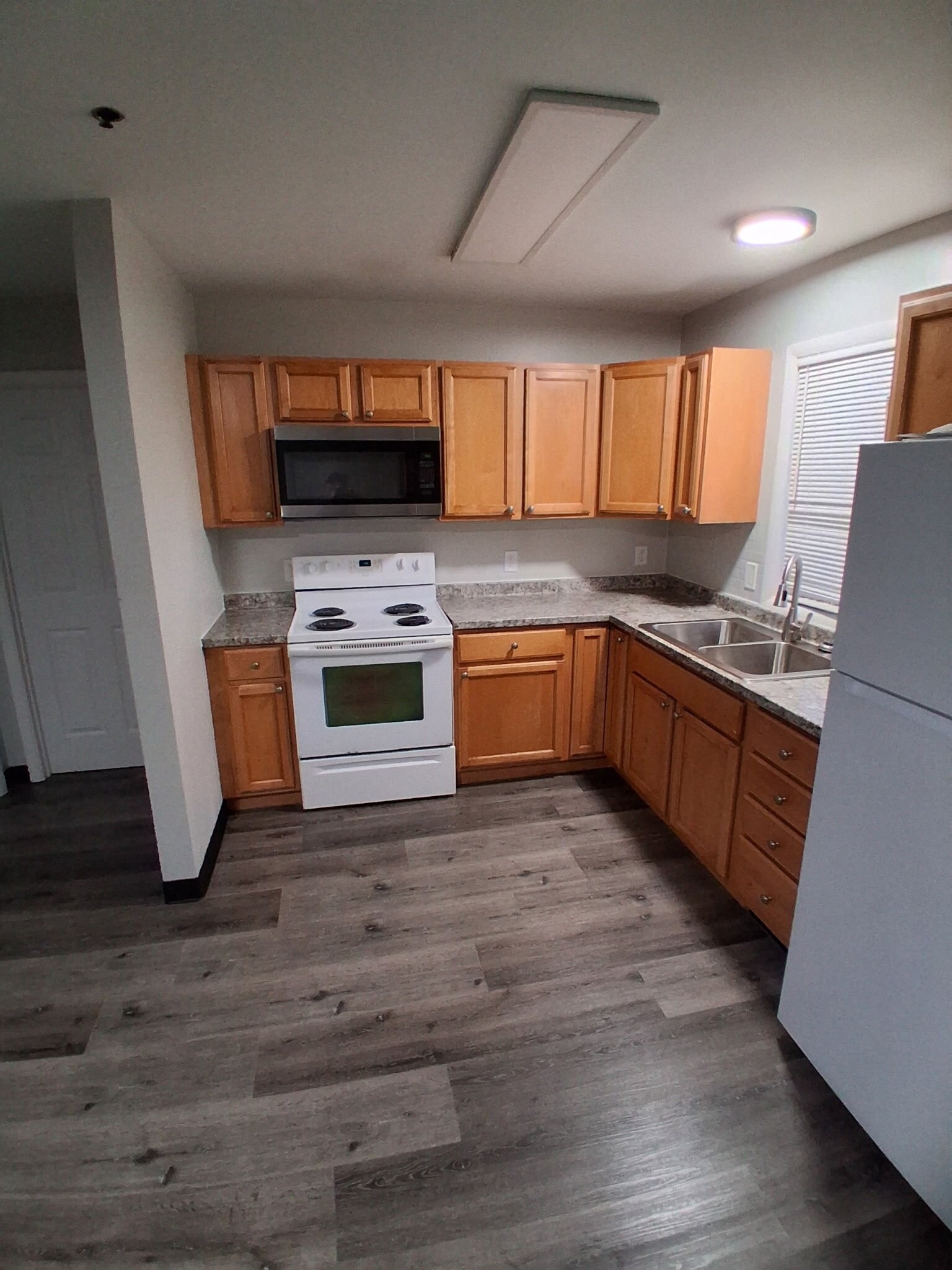 Building Photo - 204 Grand Ave