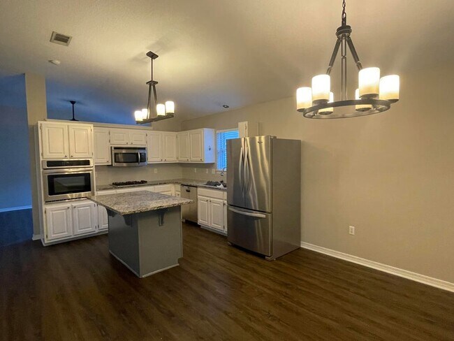 Building Photo - 1144 Troon Dr W