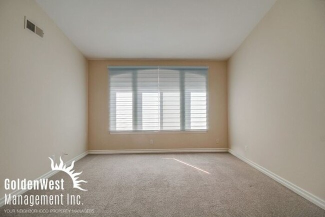 Building Photo - Immaculate 3Bdm 2.5Ba Townhouse with  2-Car Garage