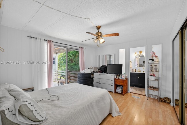 Building Photo - 2430 SW 53rd St