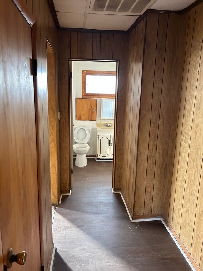 Building Photo - 230 E Chestnut St