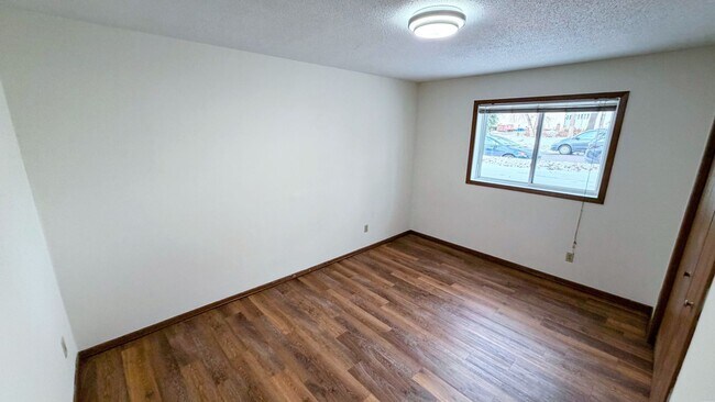 Building Photo - Spacious 3-Bedroom 1-Bathroom!