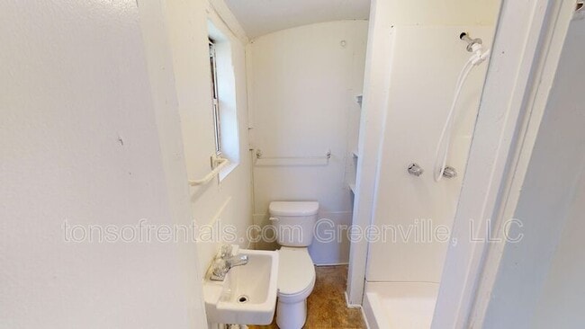 Building Photo - 359 Carney St