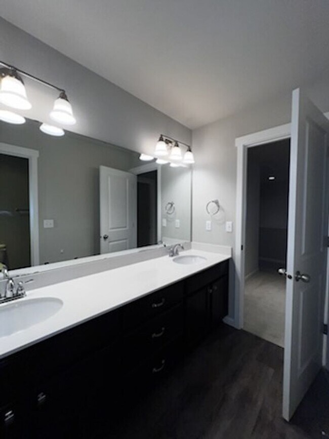 Building Photo - 5 Bedroom plus a Bonus Room in Gig Harbor