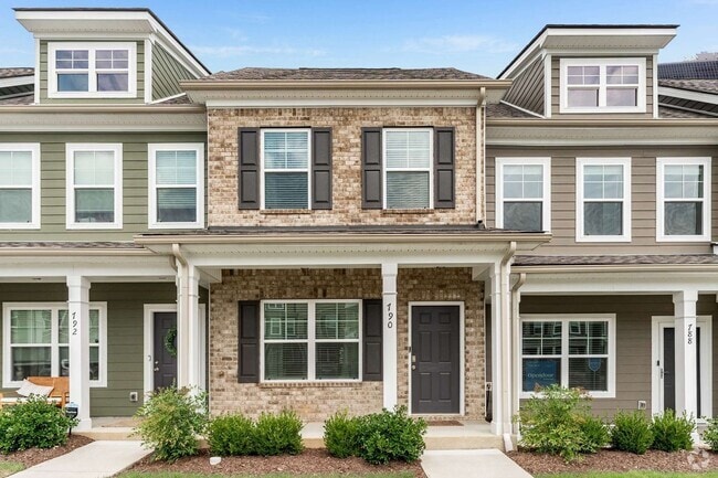 Building Photo - 790 Bradburn Village Way