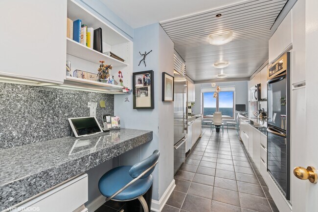 Building Photo - 161 E Chicago Ave