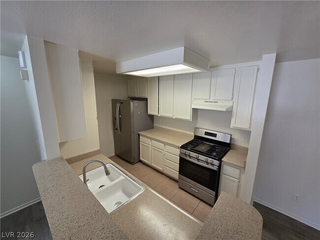 Building Photo - 4865 S Torrey Pines Dr