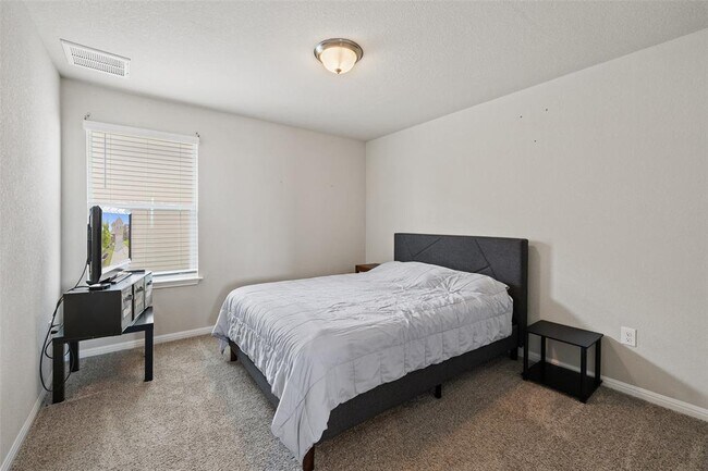 Building Photo - 1405 Fairhaven Gtwy