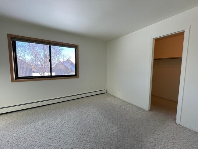 Building Photo - 705 E Drake Rd